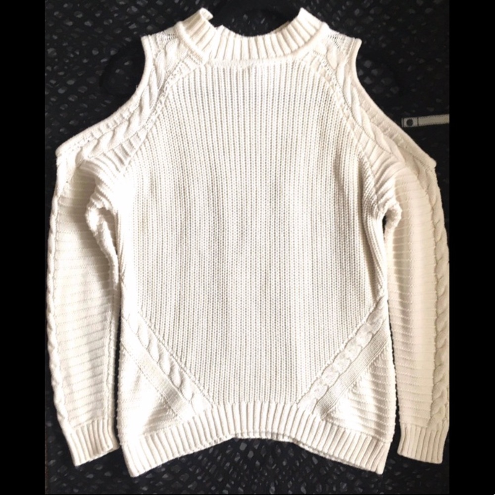 Cold shoulder sweater - Picture 6 of 6